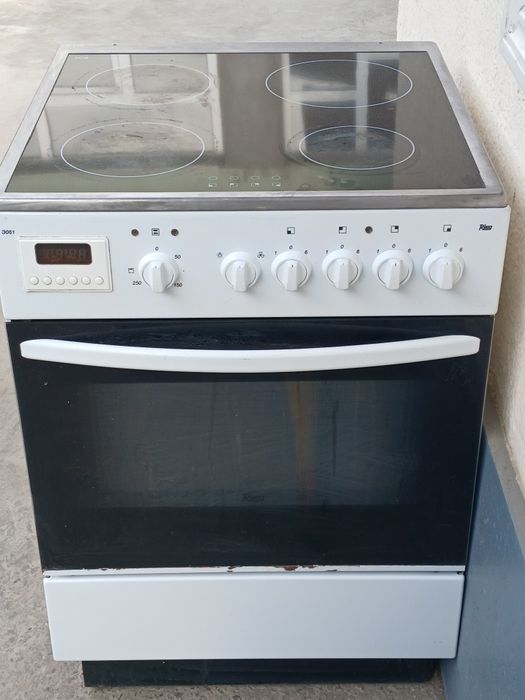 Продаётся электро плита с духовкой.