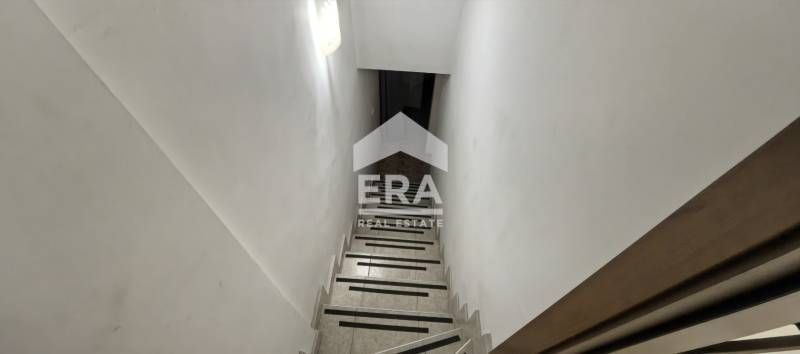 Търговско помещение под наем в район ЗК Тракия, гр. Варна