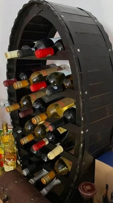 Suport de sticle de vin din lemn, mare (20 sticle )