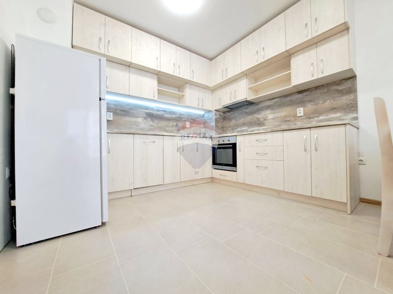 Дава се под наем Двустаен апартамент в Варна, Победа - 72 кв.м за 484.5 € - Снимка #1