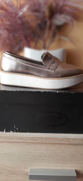 Pantofi cu platformă .Nr 40 .  70 lei