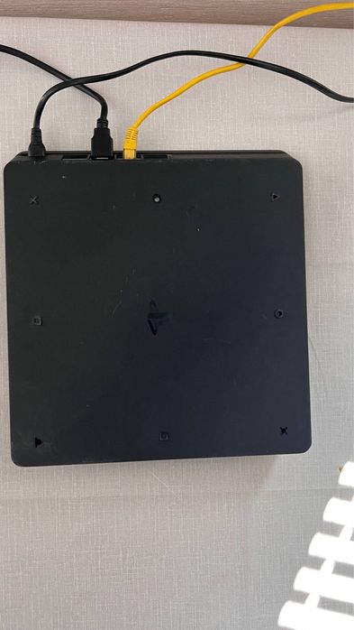 Sony play station 4 slim