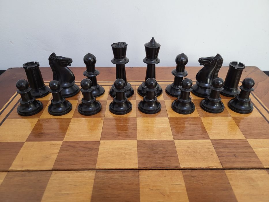 #4 Стар голям дървен шах