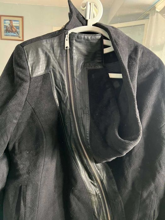 Продавам асиметрично дамско късо яке