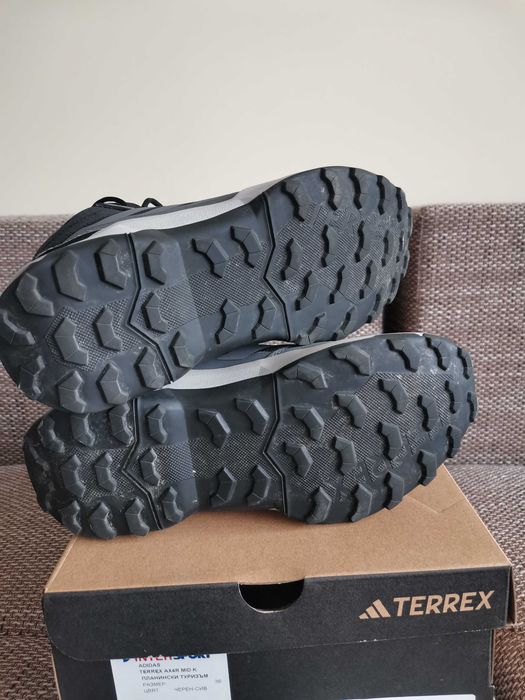 Маратонки Adidas, Nike и апрески 35 и 36