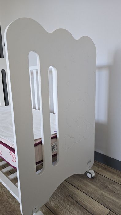 Дървена кошара 60х120 с функция next to me + матрак Magniflex