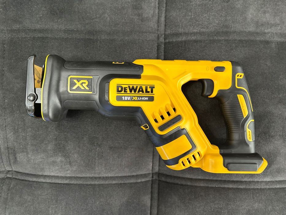 Fierăstrău sabie DeWalt DCS367 XR Brushless 18V – Fără acumulator și încărcător