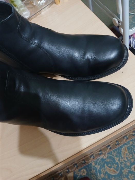 Продам новые кожанные сапоги