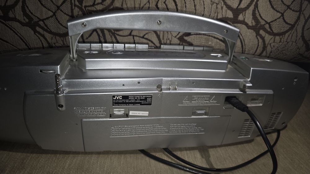 Магнитофон JVC  с отсеком под касеты