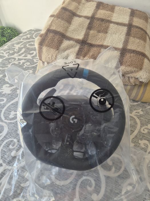 Vând volan logitech G923 aprope nou 850 lei