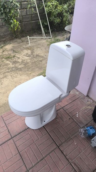 Продам Унитаз почти новый