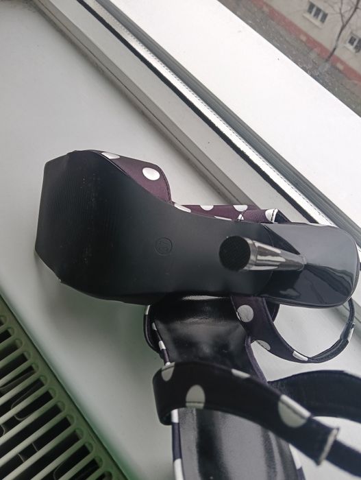 Pantofi cu fundițe si buline