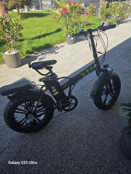 Vând bicicletă electrică roti pe 20