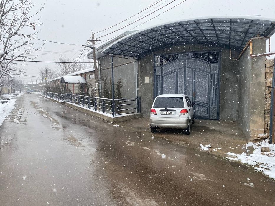 Yeng ozbekston bogin orqasida chiroyli shinam xovli