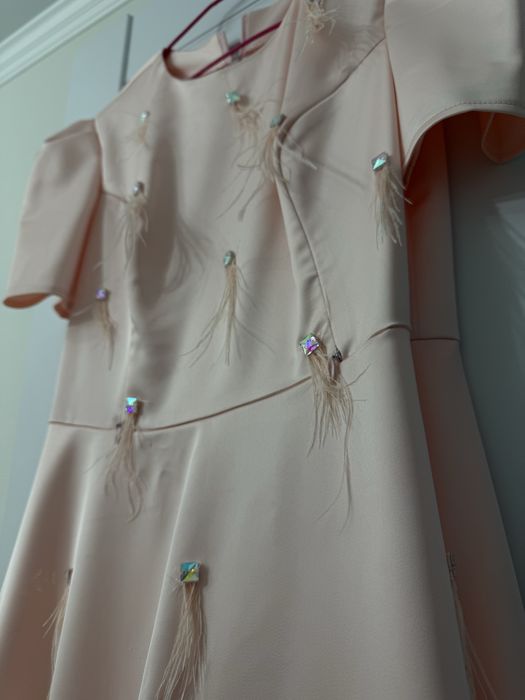 Платья вечерние.