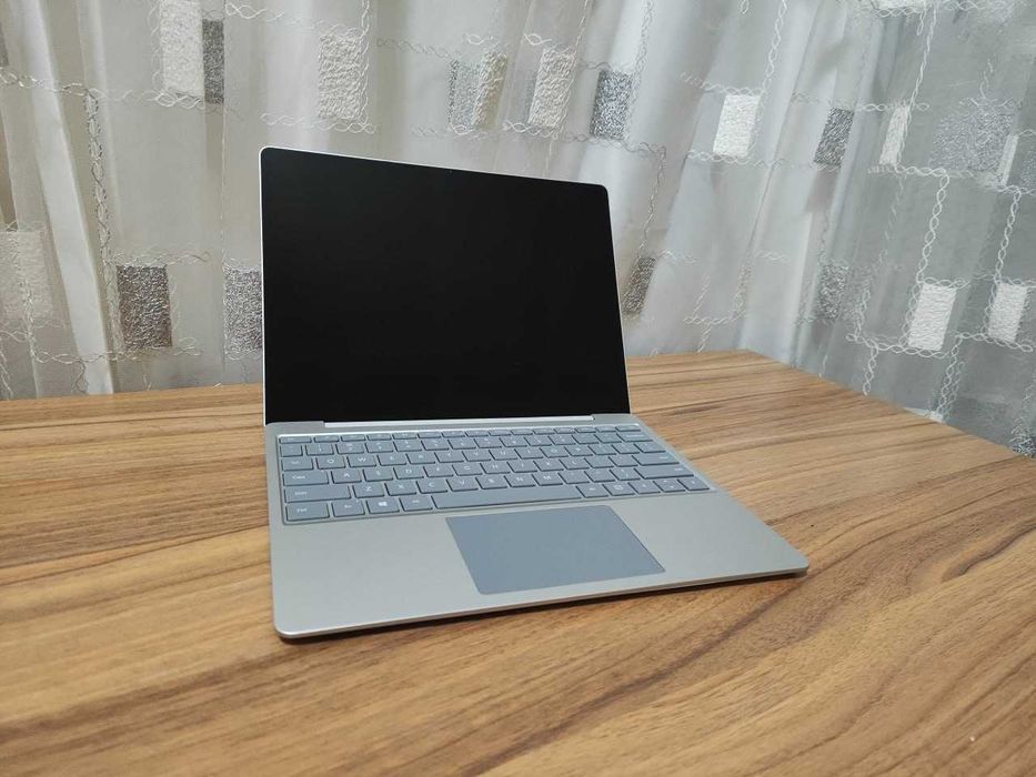 Microsoft Surface Laptop Go