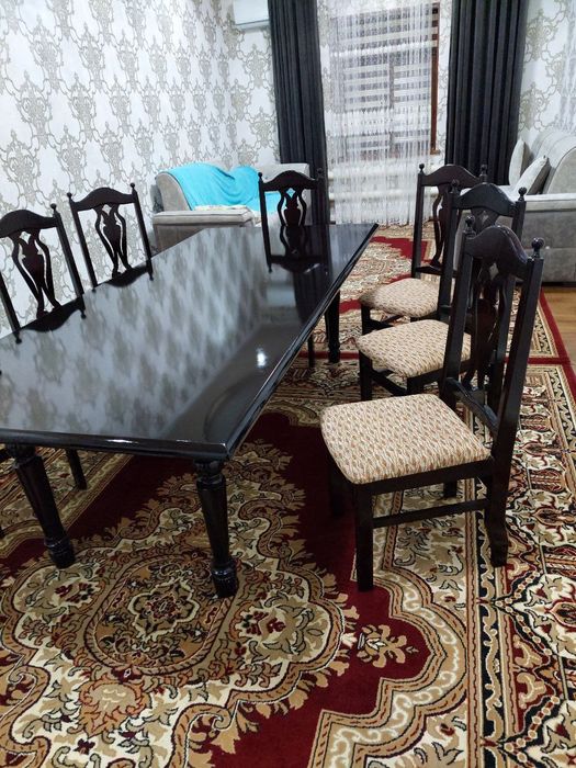 Стол и стулья в отличном состоянии