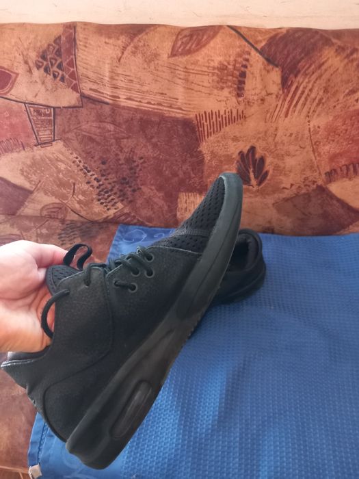 Универсални маратонки на Джордан.