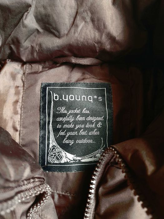 Дебело дамско яке в актуално кафяв цвят. Размер М-Л