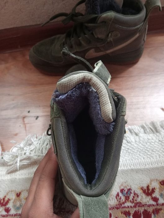 Зимние кроссовки Nike.