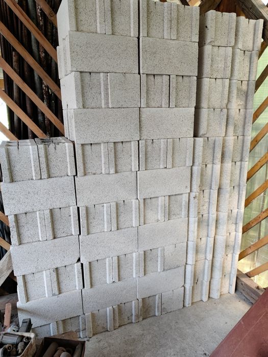 Bolțari finisați pentru garduri