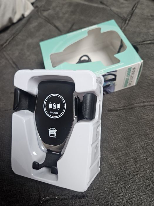 Стойка за телефон с безжично зареждане