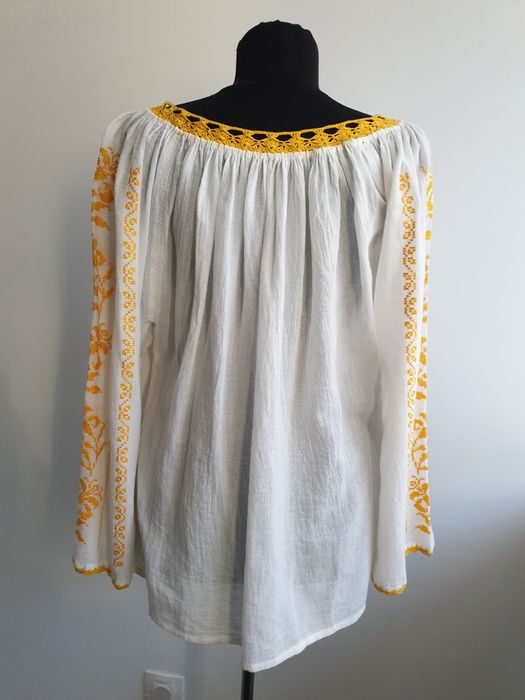 Ie traditionala matase cusuta manual