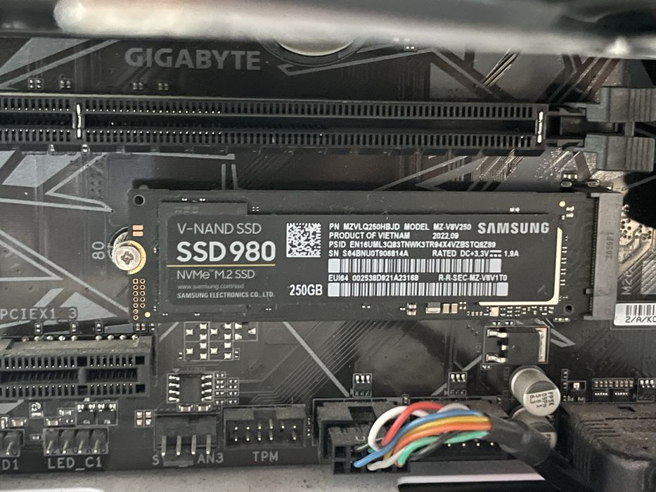 продам ssd samsung 980 250gb