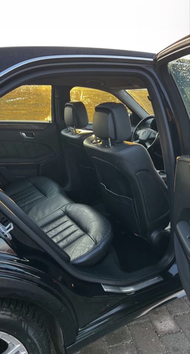 Mercedes E200 / Al doilea proprietar / Cutie Automata / Elegance