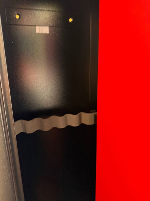 Dulap 6 arme interior roșu cu negru