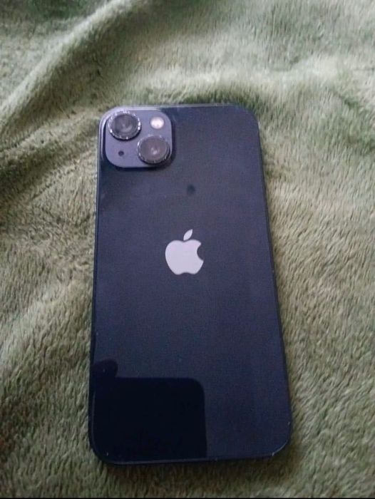 Vând iPhone 13 detalii în privat