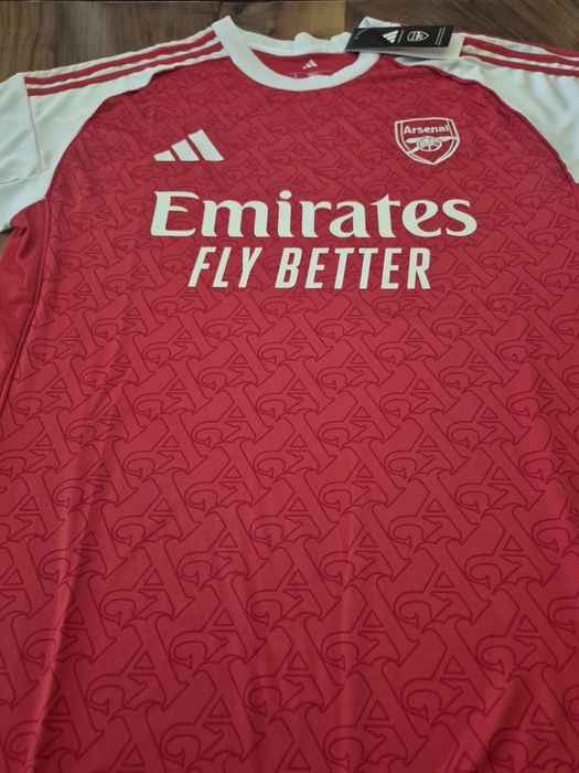 Новите тениски на Арсенал 25/26