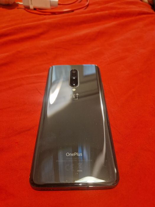 Перфектен One Plus 7 Pro и зарядно