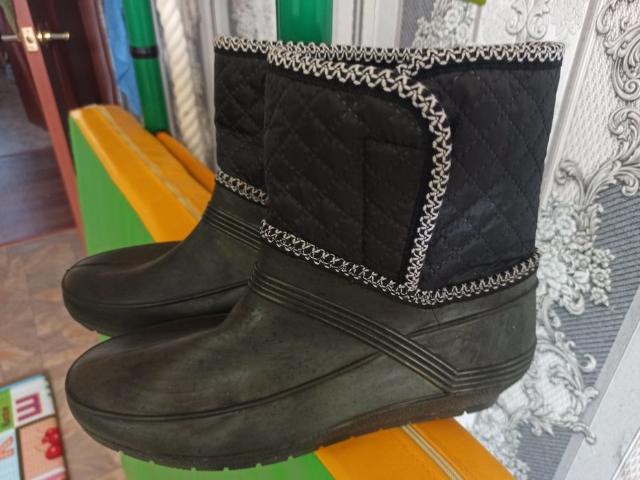 Резиновые сапоги новые. 40 р. Кжби