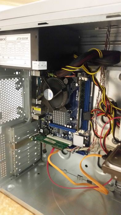 Евтин Настолен компютър