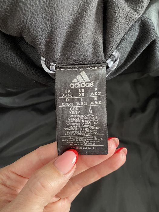 Продам куртку Adidas