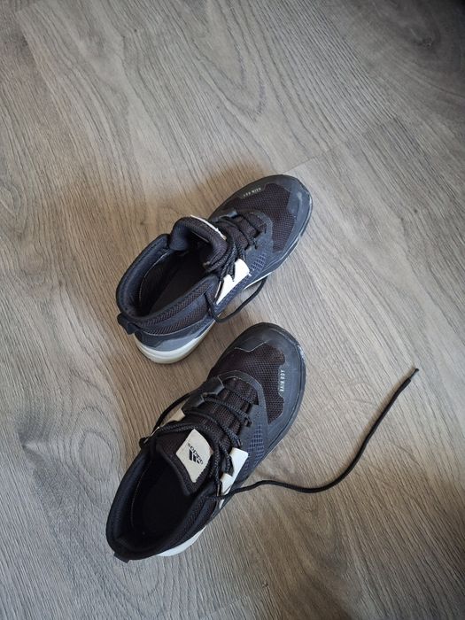 Зимни обувки адидас