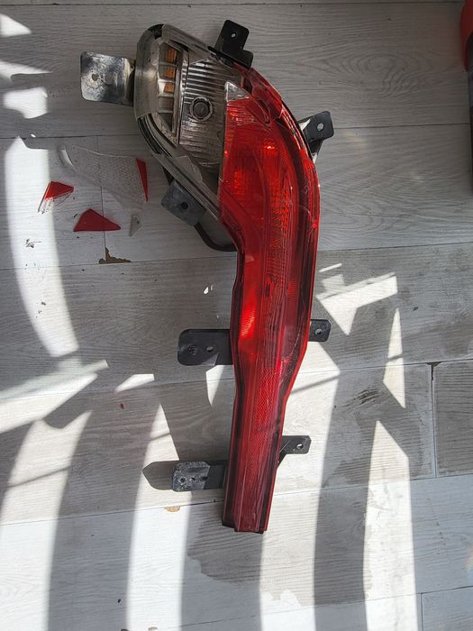 Продаю на запчасти заднию фару каптива 5