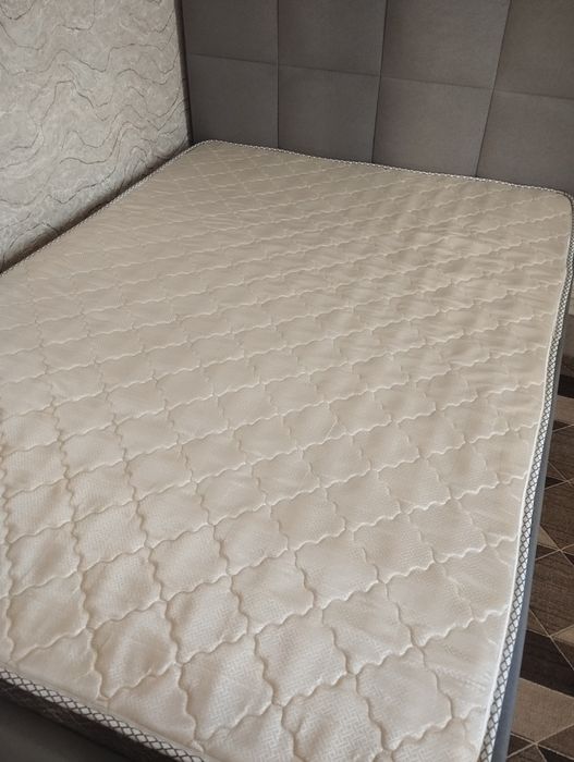 Продам кровать с матрасом