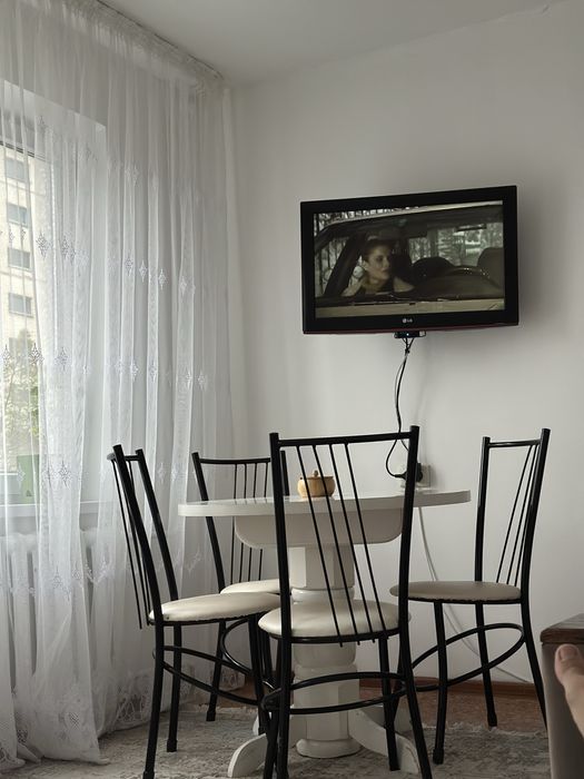 Продам круглый стол