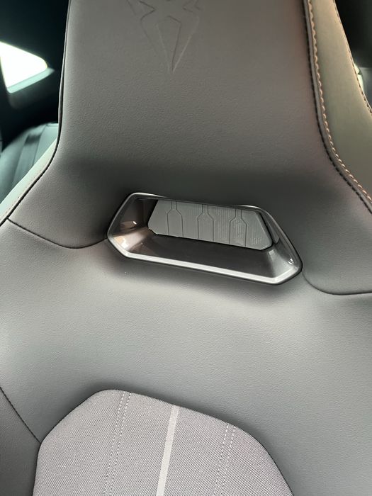 Cupra formentor / leon support tableta