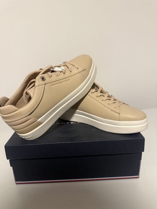 Vand adidasi Calvin Klein si Tommy , noi in cutie, originali