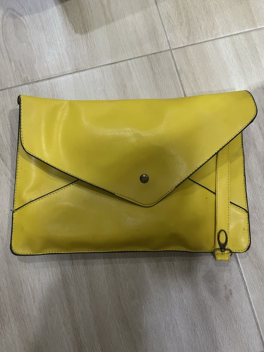 Обеци ,Колиета ,Гривни,Чанти, Раници