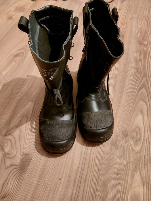 Bocanci de lucru/protecție Petrom, mărimea 42