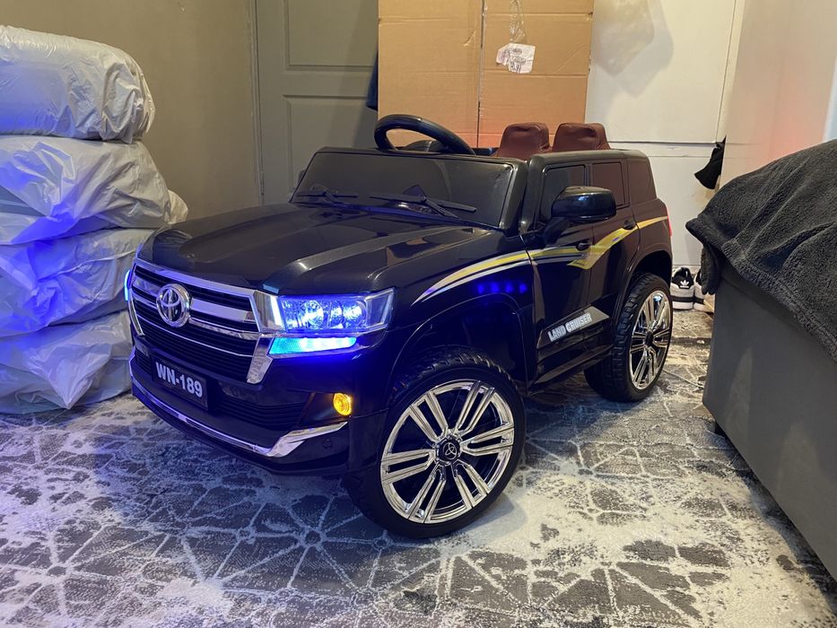 Детская машинка электрокар