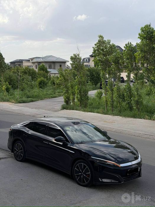 Byd Han L 1 маторли фулл 
Йили 2025