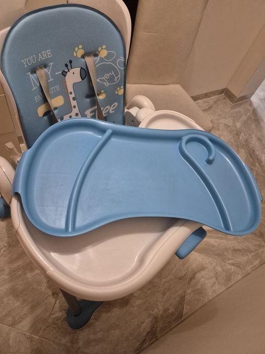 Стол за хранене с много позиции и сваляща седалка