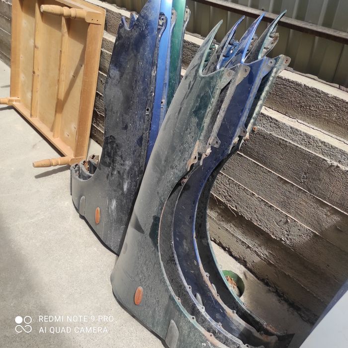 Продам крылья на Мазда 626 птичка