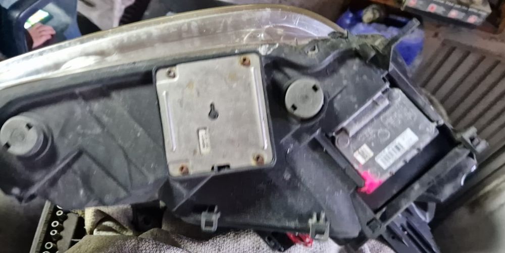 Far Xenon Adaptiv Stanga Opel Vectra C/ Signum