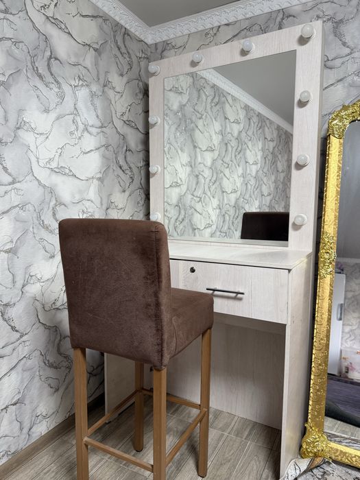 Продам визажный столик